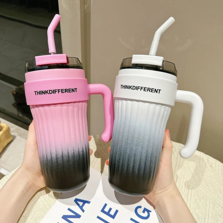 Premium Stainless Steel Insulated Tumbler 780ml | Leakproof Double-Wall Travel Mug for Hot & Cold Drinks (Random Color)